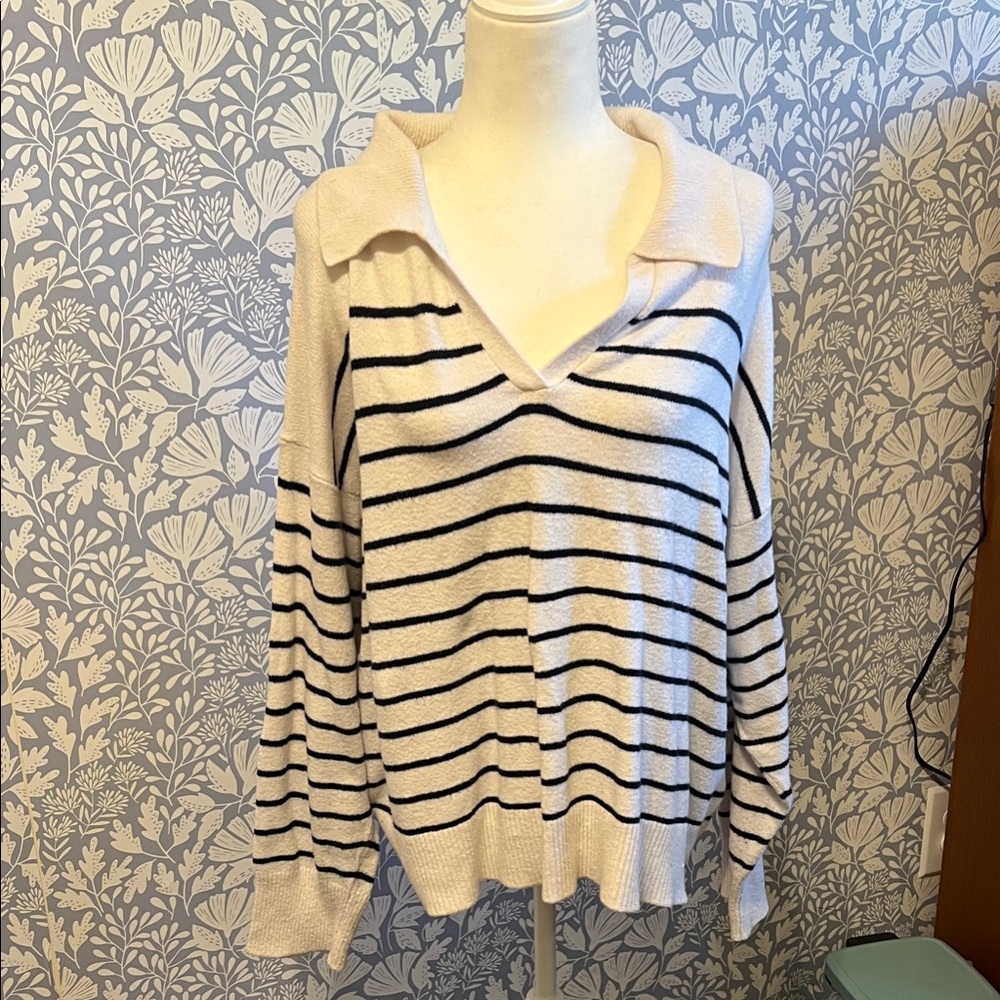 Striped V-Neck Sweater with Collar- Cream and Navy